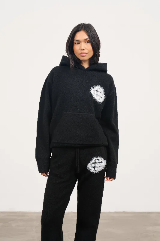 Soft Weekend Look FLUFFY EMBLEM KNITTED HOODIE - BLACK