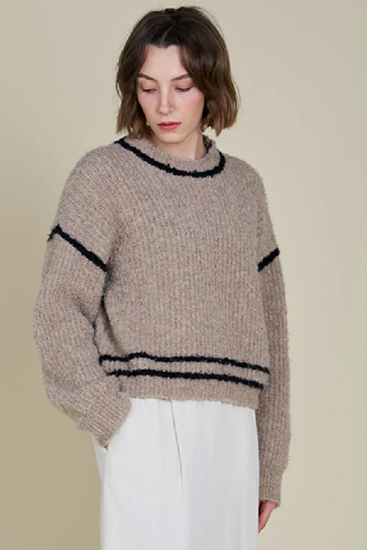 GRADE AND GATHER CONTRAST OUTLINE SWEATER